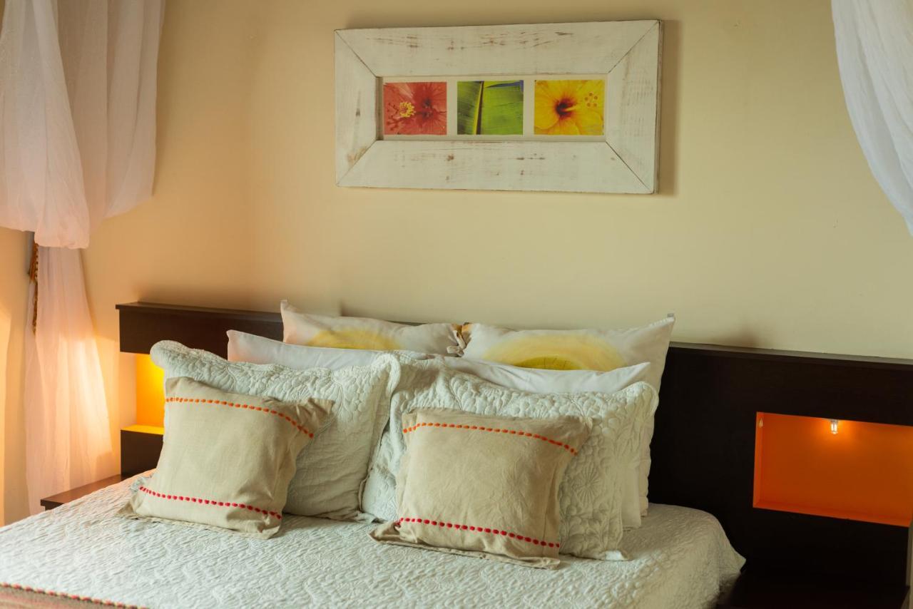 Olhos Verdes Guest House Бомбиньяс Экстерьер фото
