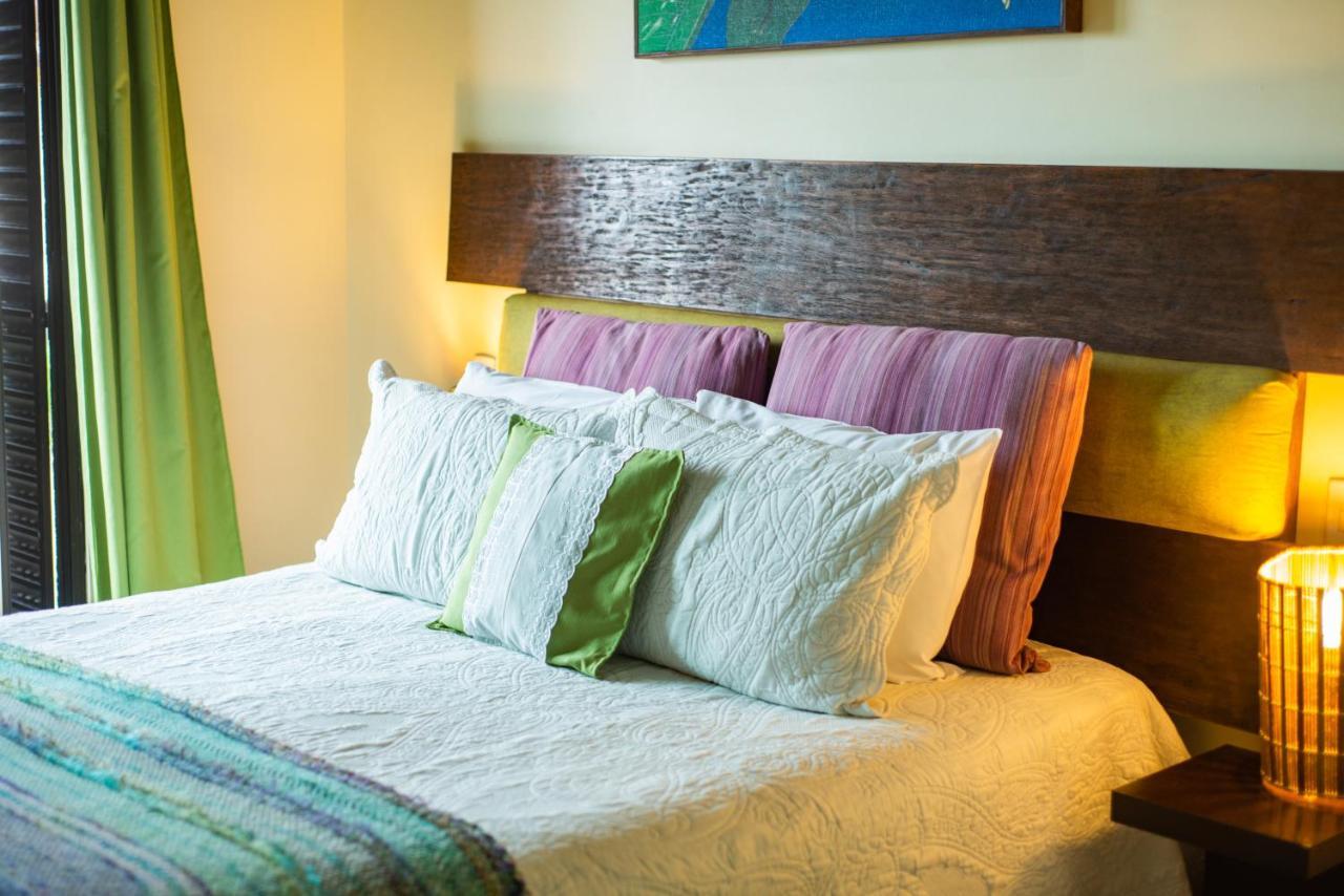 Olhos Verdes Guest House Бомбиньяс Экстерьер фото